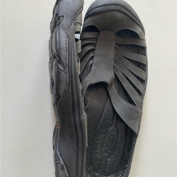 Keen Black slip ons - Picture 2 of 3